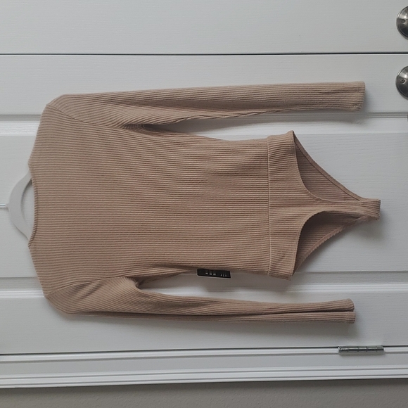 NWT Express Long Sleeve Faux Wrap Front Ribbed Thong Bodysuit Tan/Cream Size: XS - Picture 3 of 5
